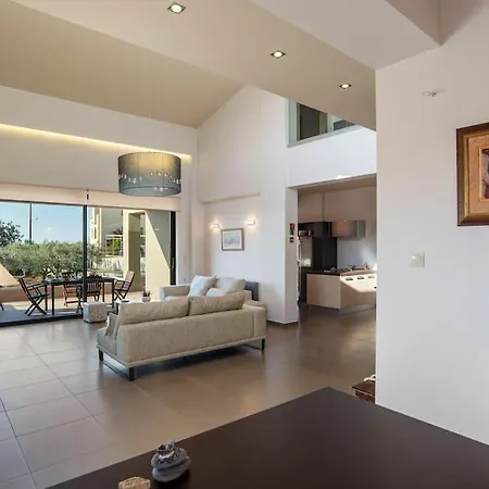 Dream's House - With Pool & Stunning Views * ダラトソ
